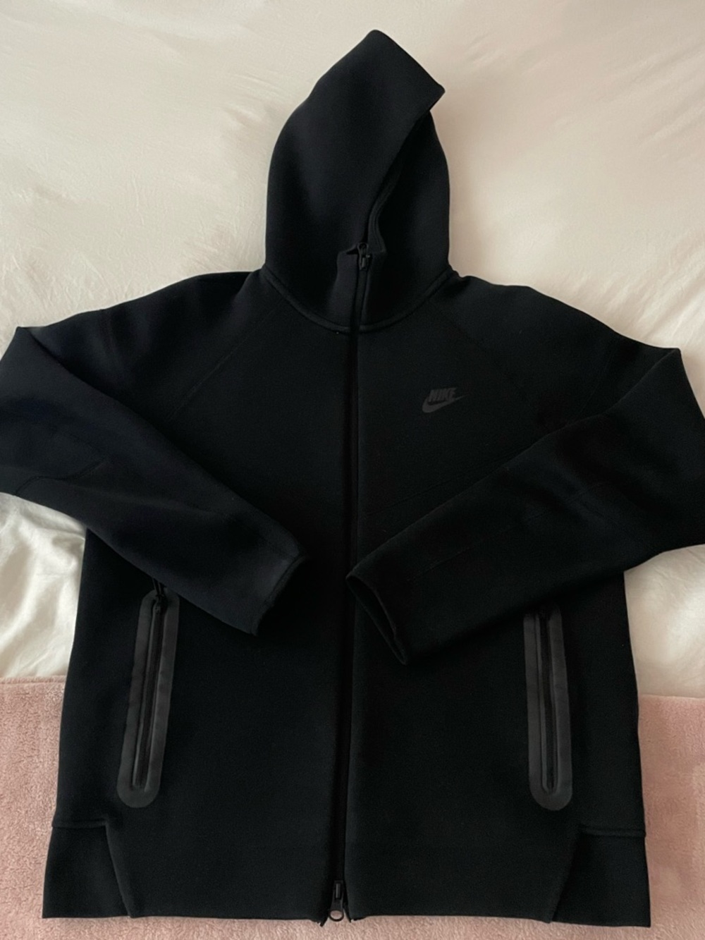 NIKE TECH HOODIE SIZE MEDIUM BLACK